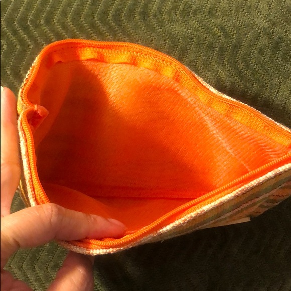 Super cute slightly padded zipper pouch. - Picture 7 of 8